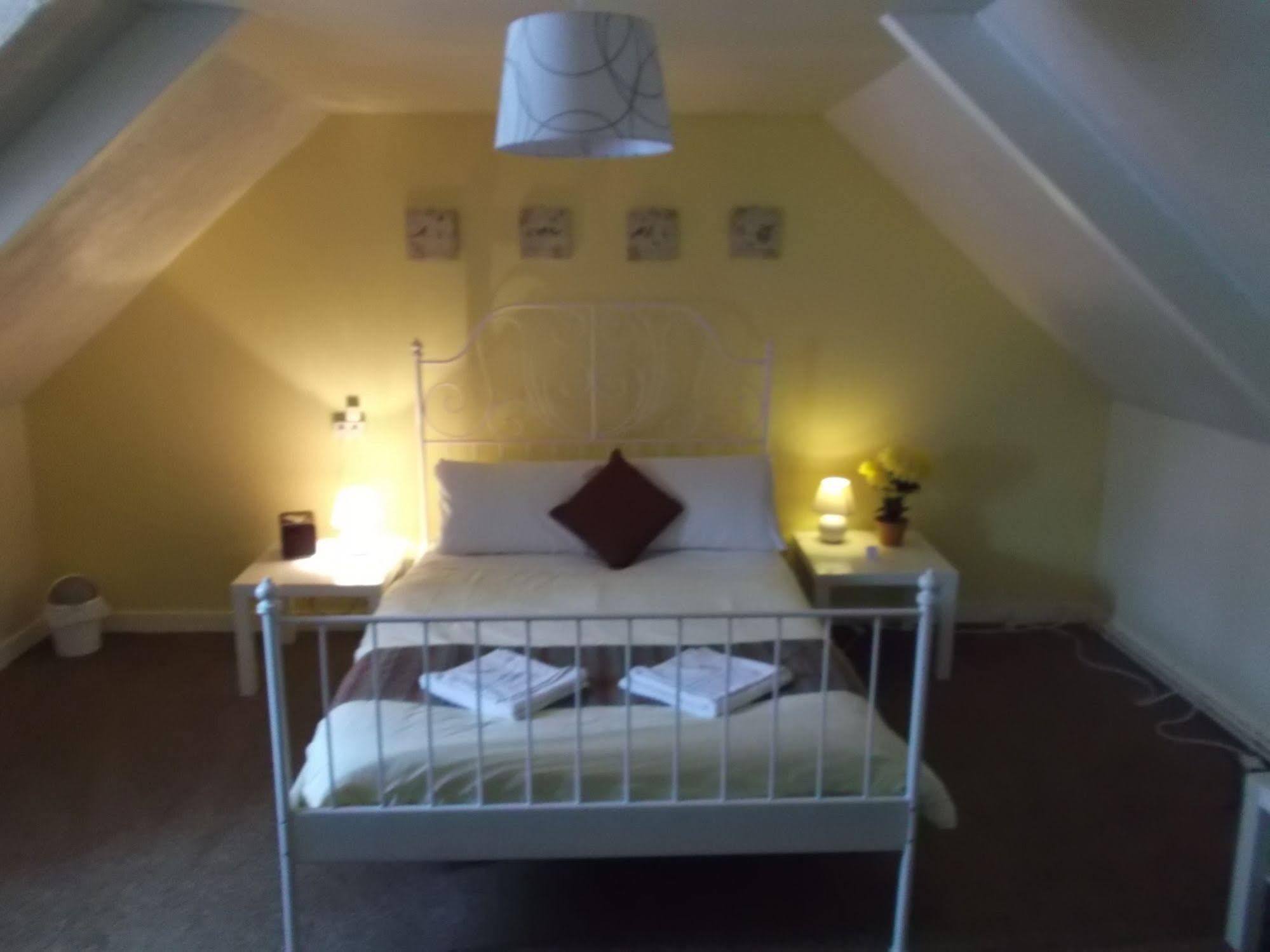 The Old Bakery Bed & Breakfast Châteauneuf-du-Faou Exterior photo